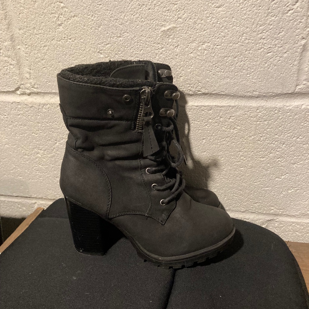 Boots Preowned